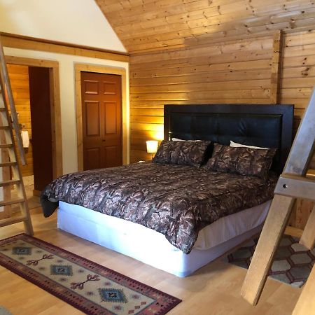 Camels Hump Guest Ranch Lumby Buitenkant foto