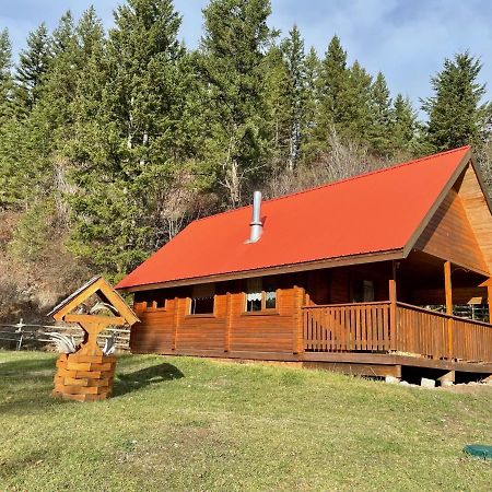 Camels Hump Guest Ranch Lumby Buitenkant foto