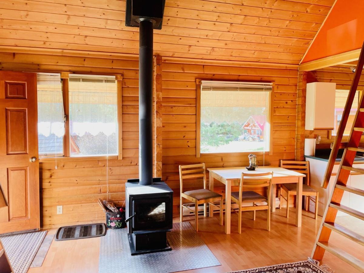 Camels Hump Guest Ranch Lumby Buitenkant foto