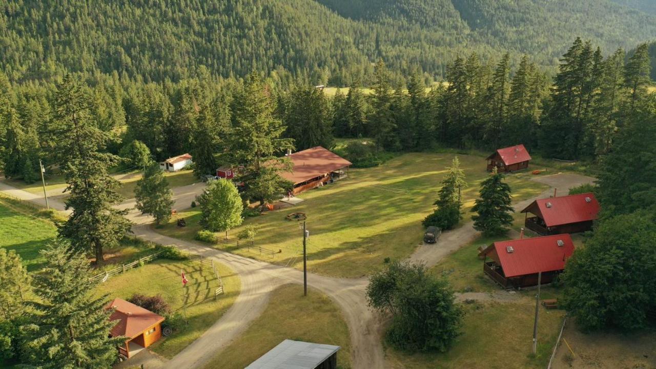Camels Hump Guest Ranch Lumby Buitenkant foto